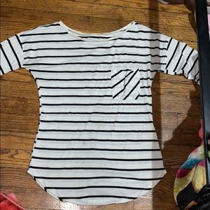Mid sleeve white and black striped tee